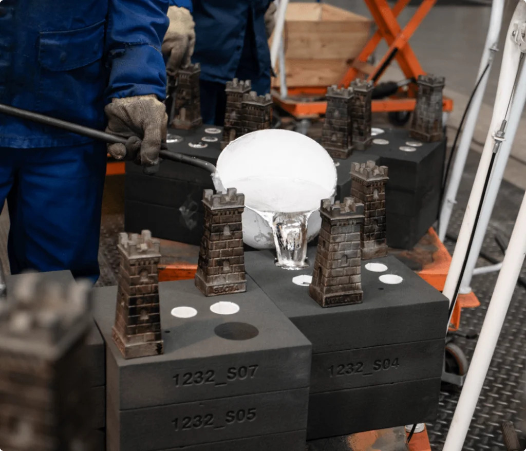 Coulée d'aluminium en fonderie pour la fabrication des manchons du cadre vélo électrique Parco